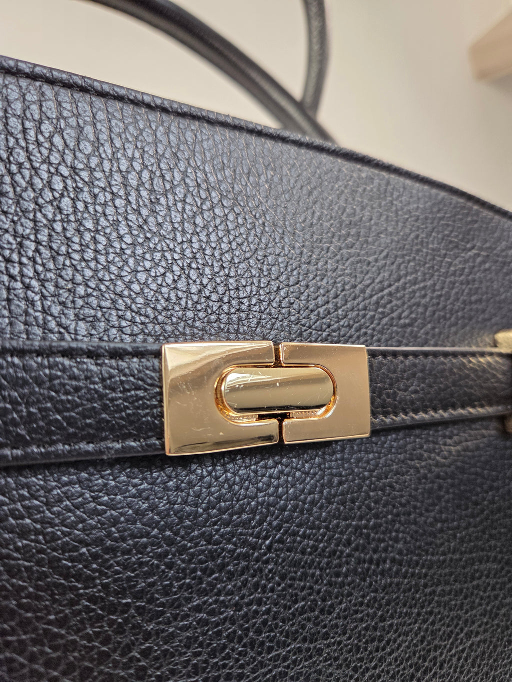 Classic Tote Zwart - Tijdloze leren handtas met schouderriem