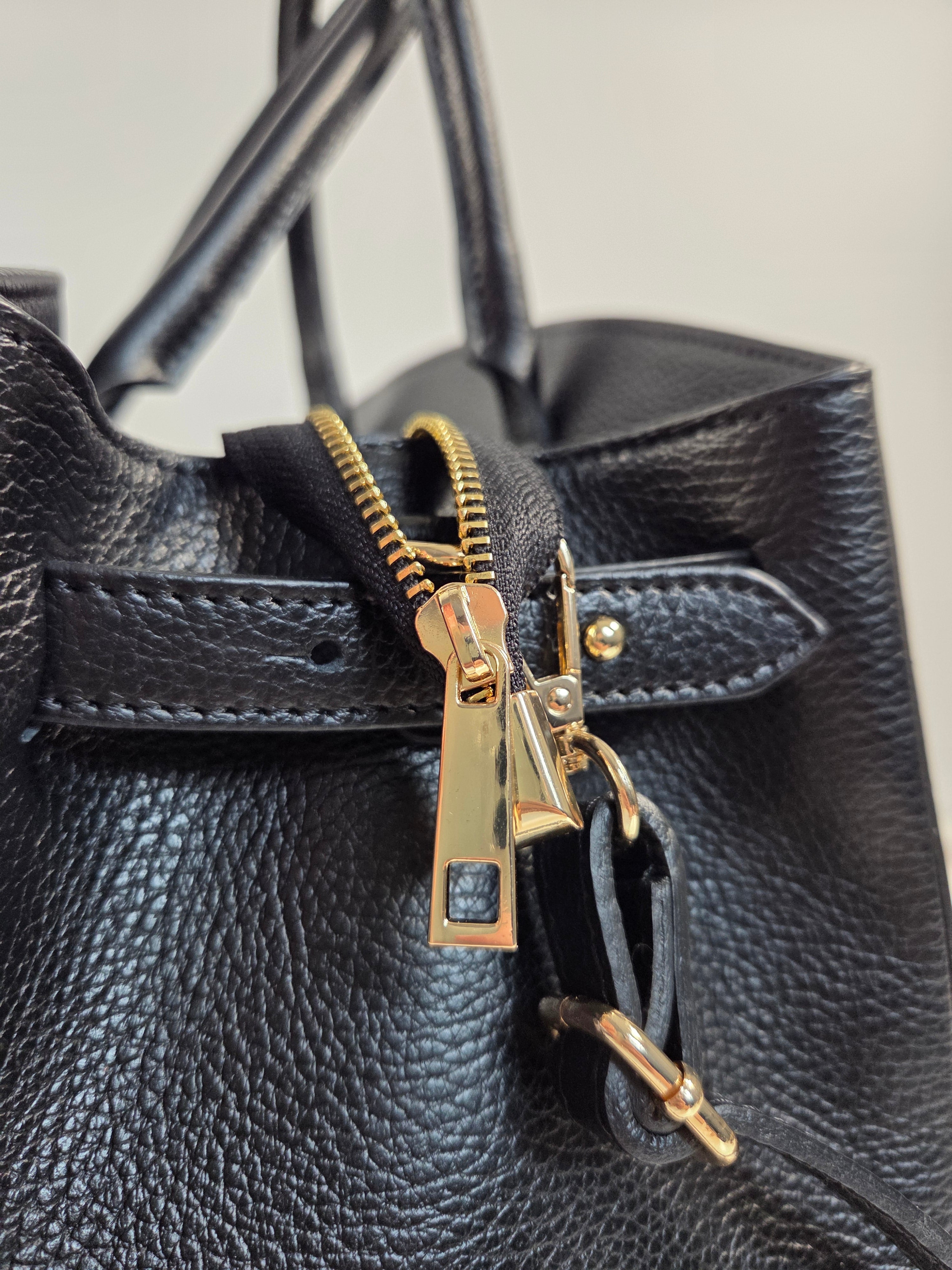 Classic Tote Zwart - Tijdloze leren handtas met schouderriem