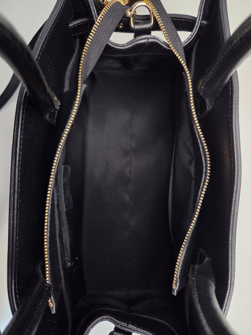Classic Tote Zwart - Tijdloze leren handtas met schouderriem