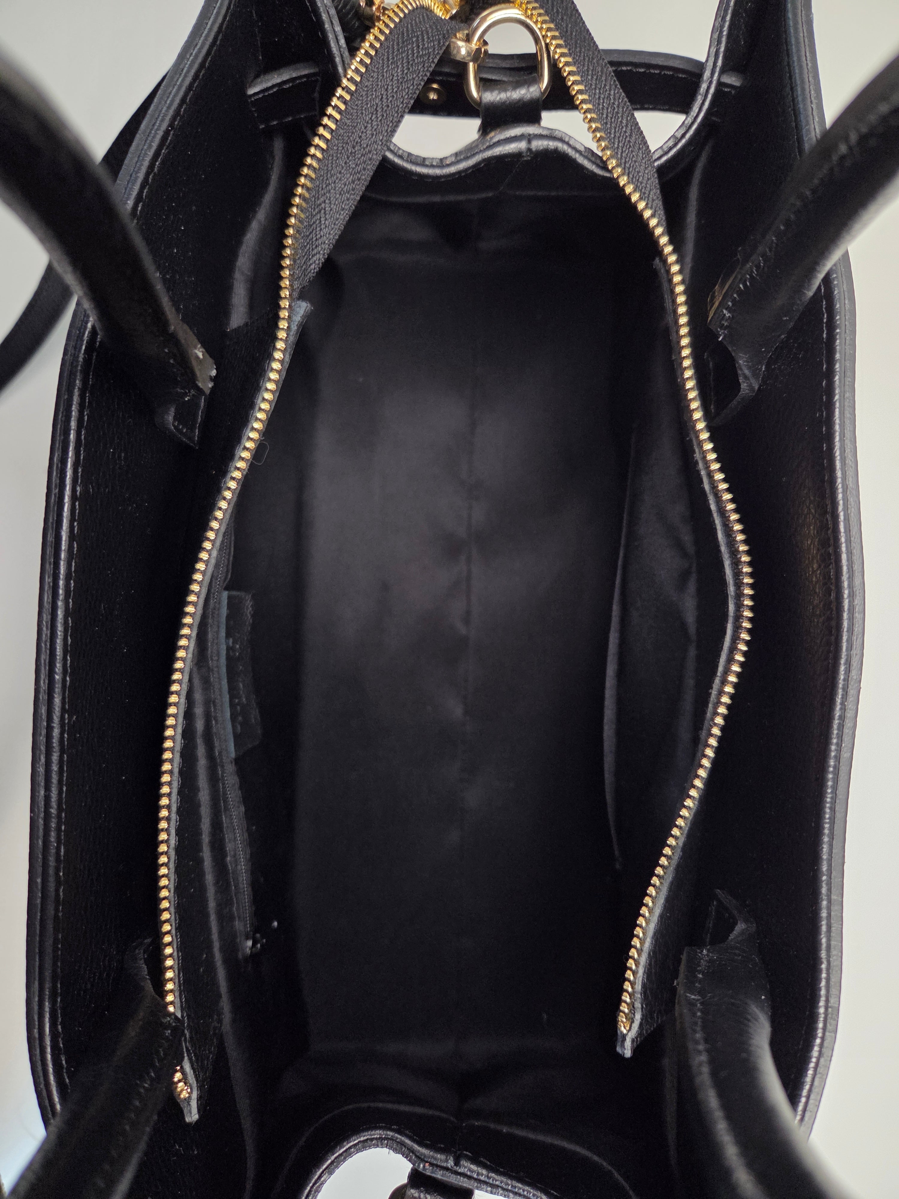 Classic Tote Zwart - Tijdloze leren handtas met schouderriem