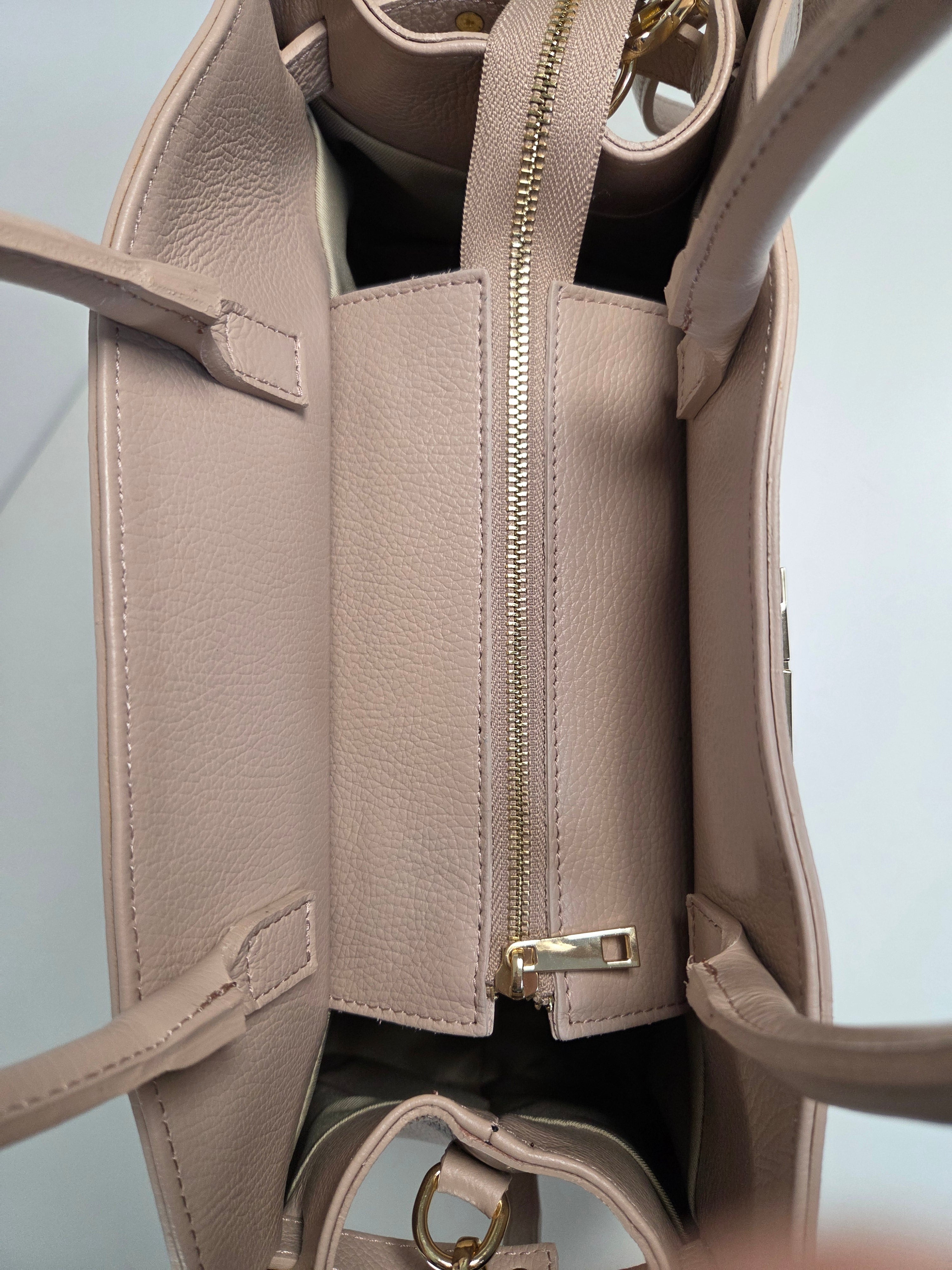 Classic Tote Nude Rosa – Tijdloze leren handtas met schouderriem