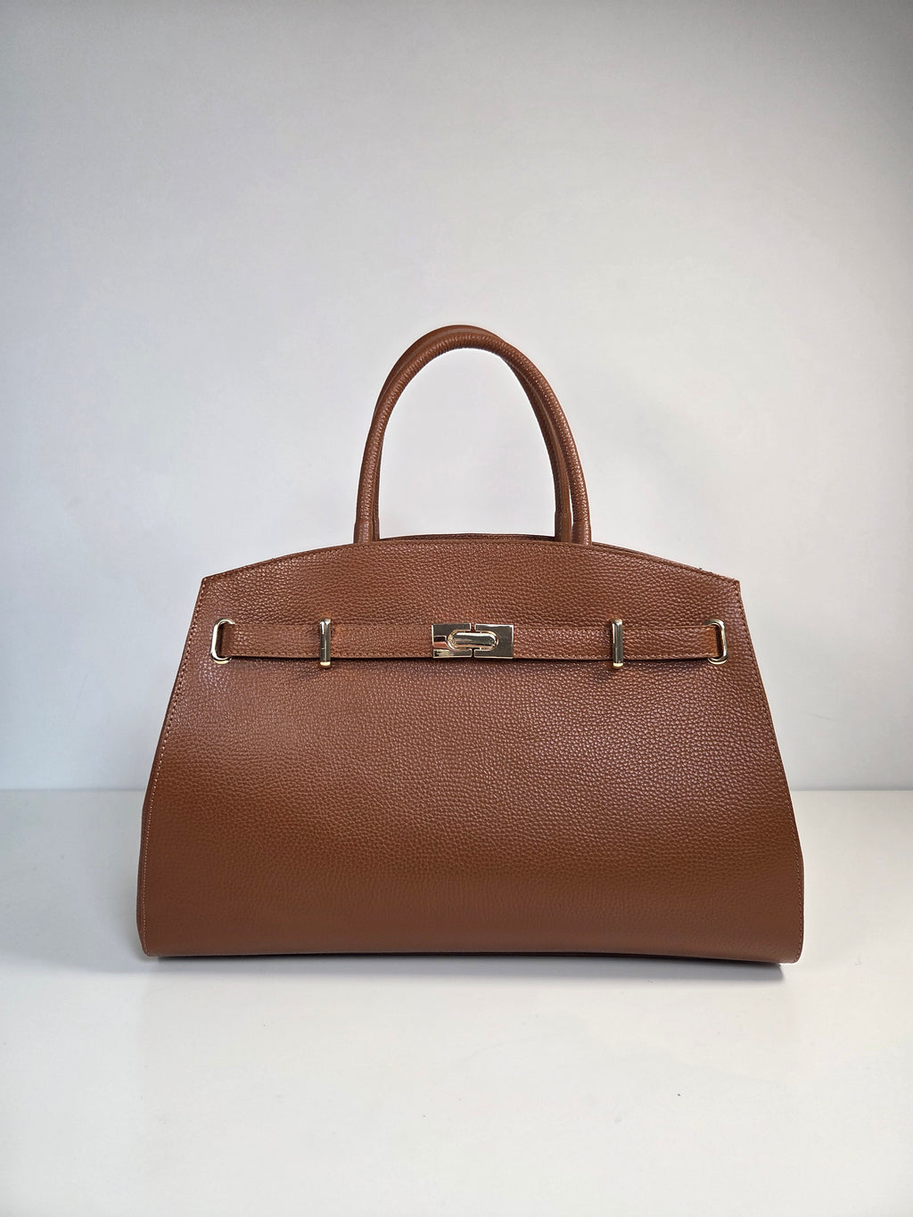 Classic Tote Bruin – Tijdloze leren handtas met schouderriem