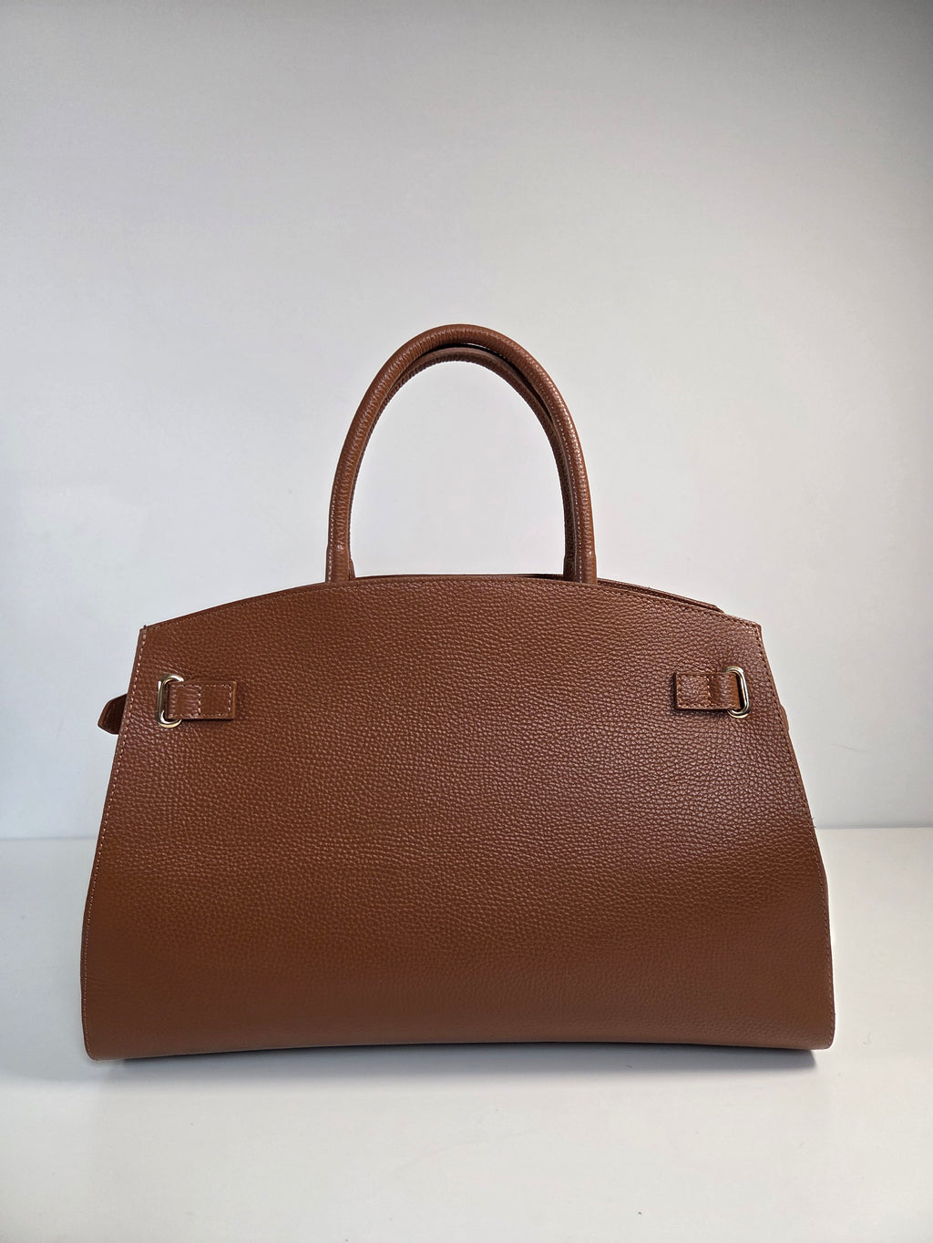 Classic Tote Bruin – Tijdloze leren handtas met schouderriem