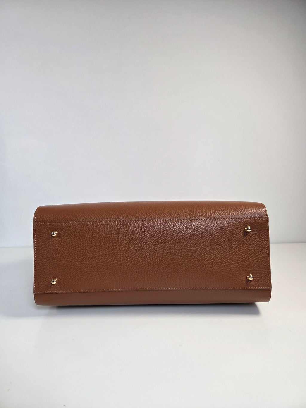 Classic Tote Bruin – Tijdloze leren handtas met schouderriem