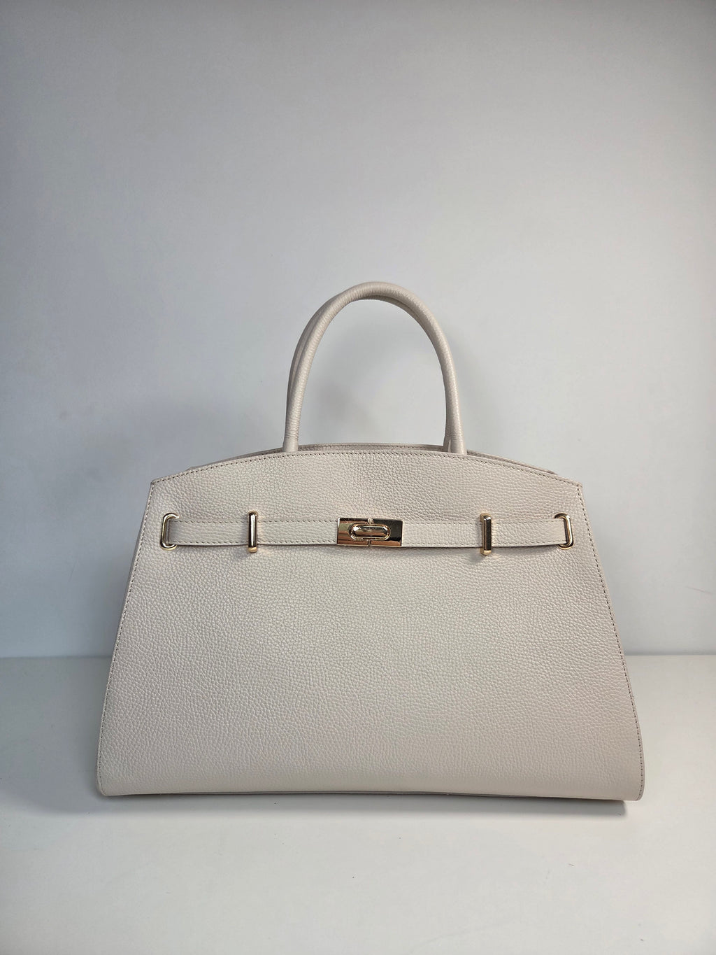 Classic Tote Panna Milk – Tijdloze leren handtas met schouderriem