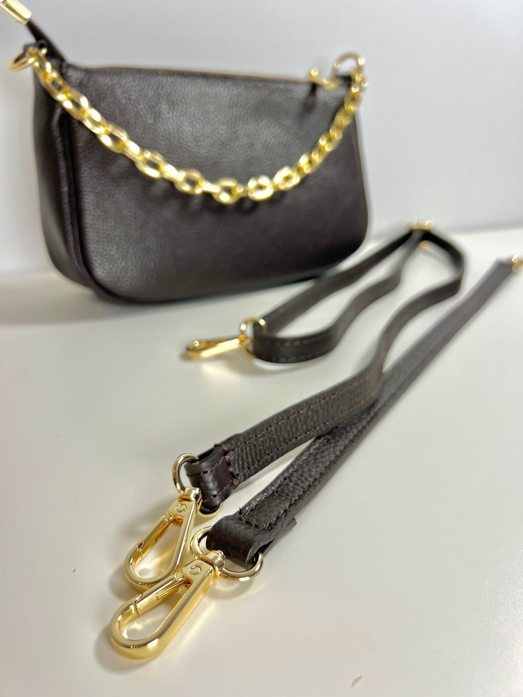 Kleine Leren Schoudertas met Gouden Ketting