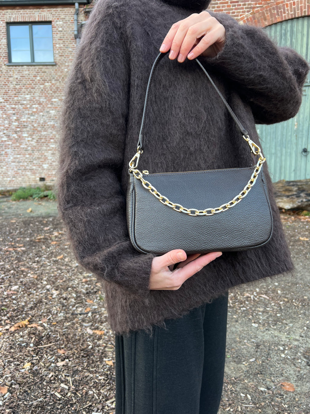 Kleine Leren Schoudertas met Gouden Ketting