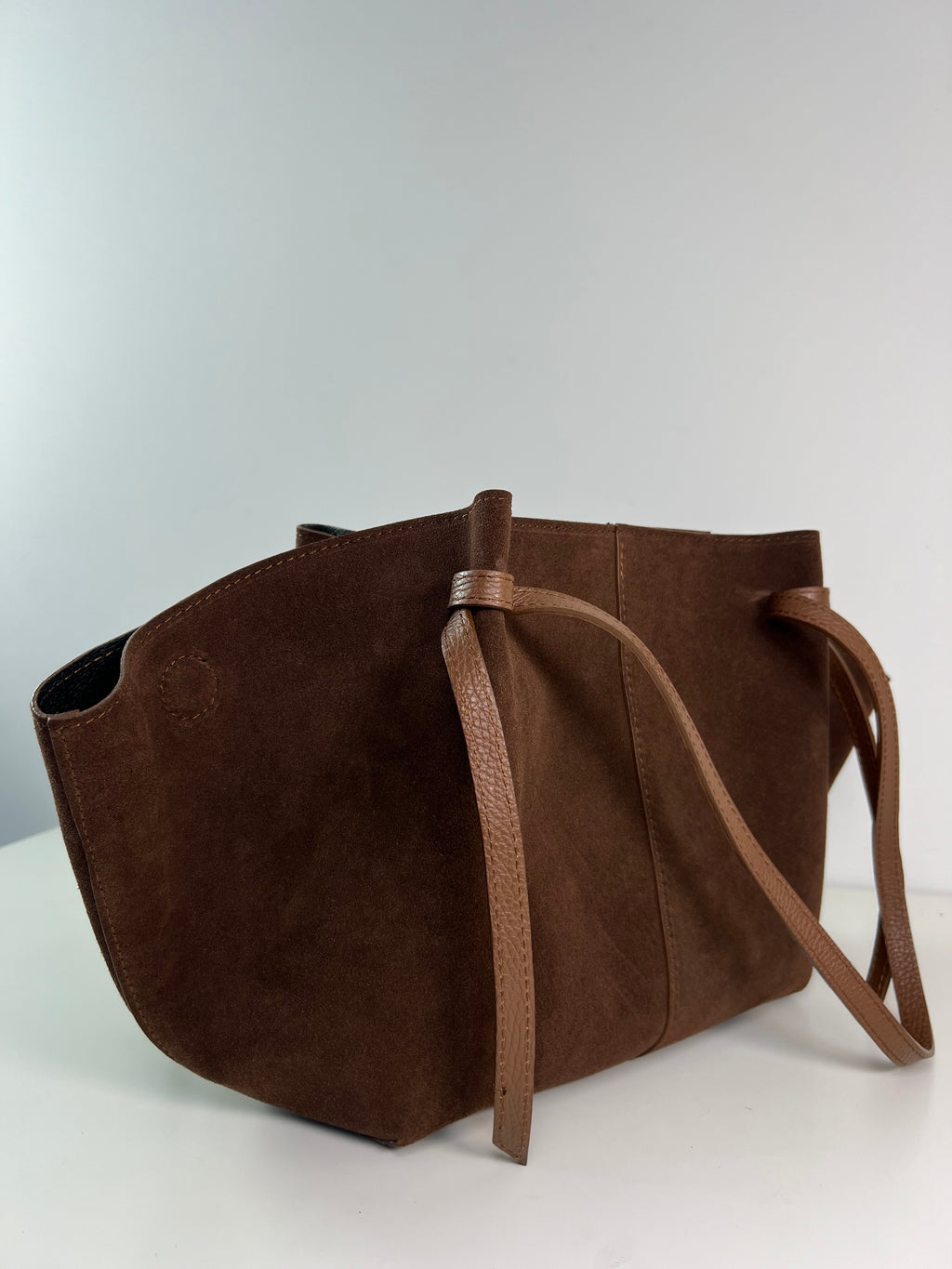 Grote Suède Shopper - Luxe & Structuur - High- End Geïnspireerd Design