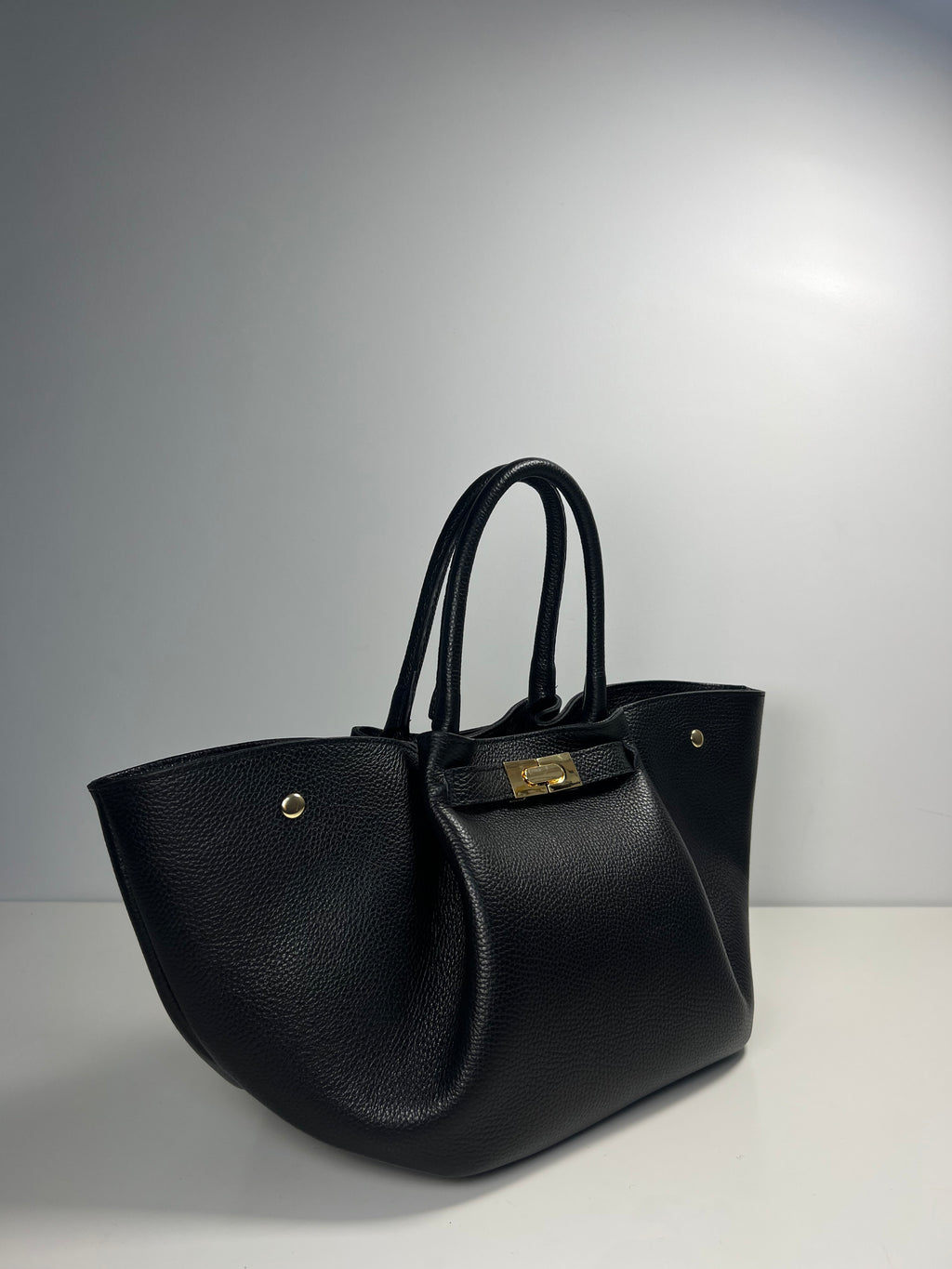 Elegante leren handtas met tijdloze vorm