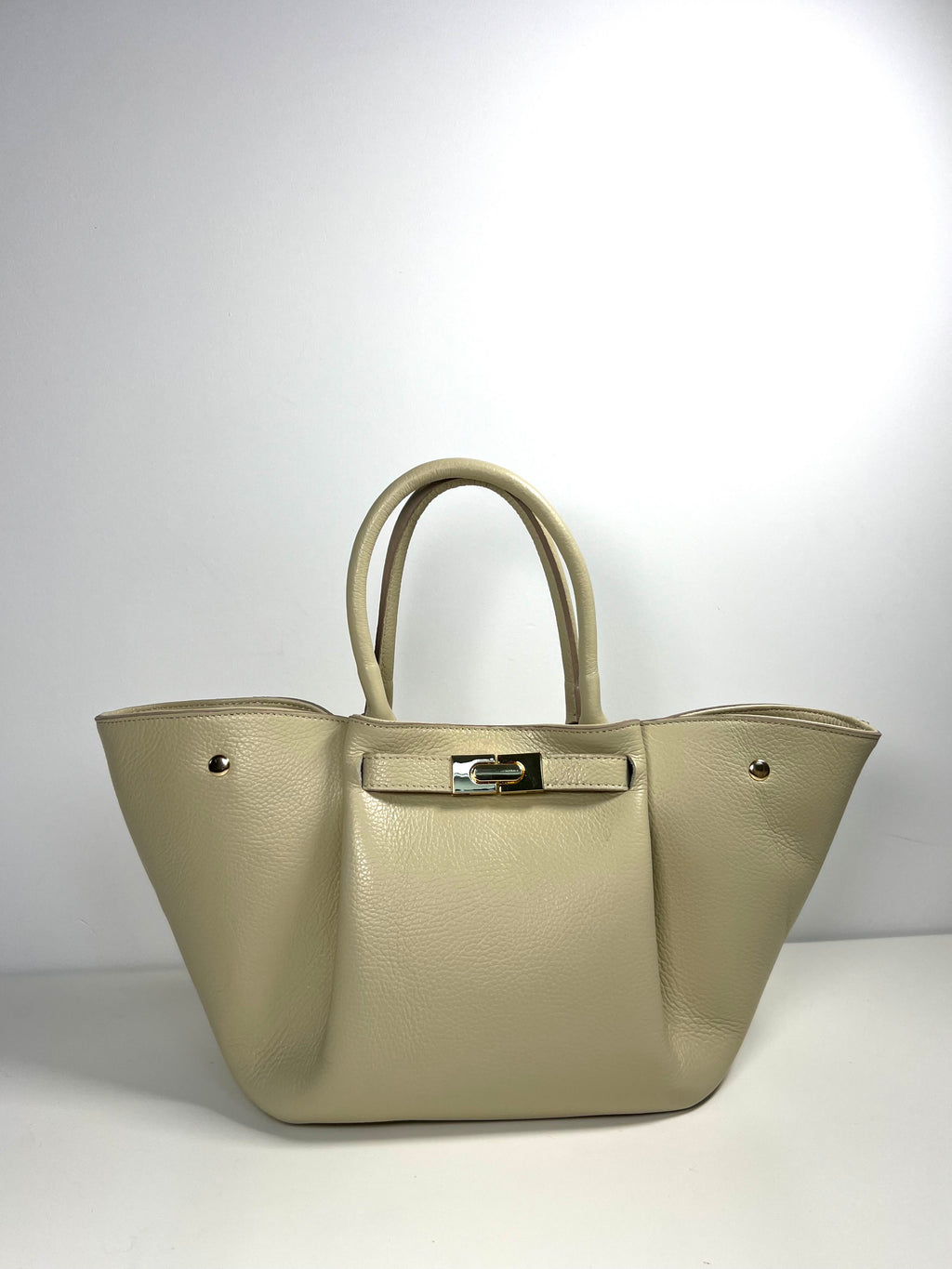 Elegante leren handtas met tijdloze vorm