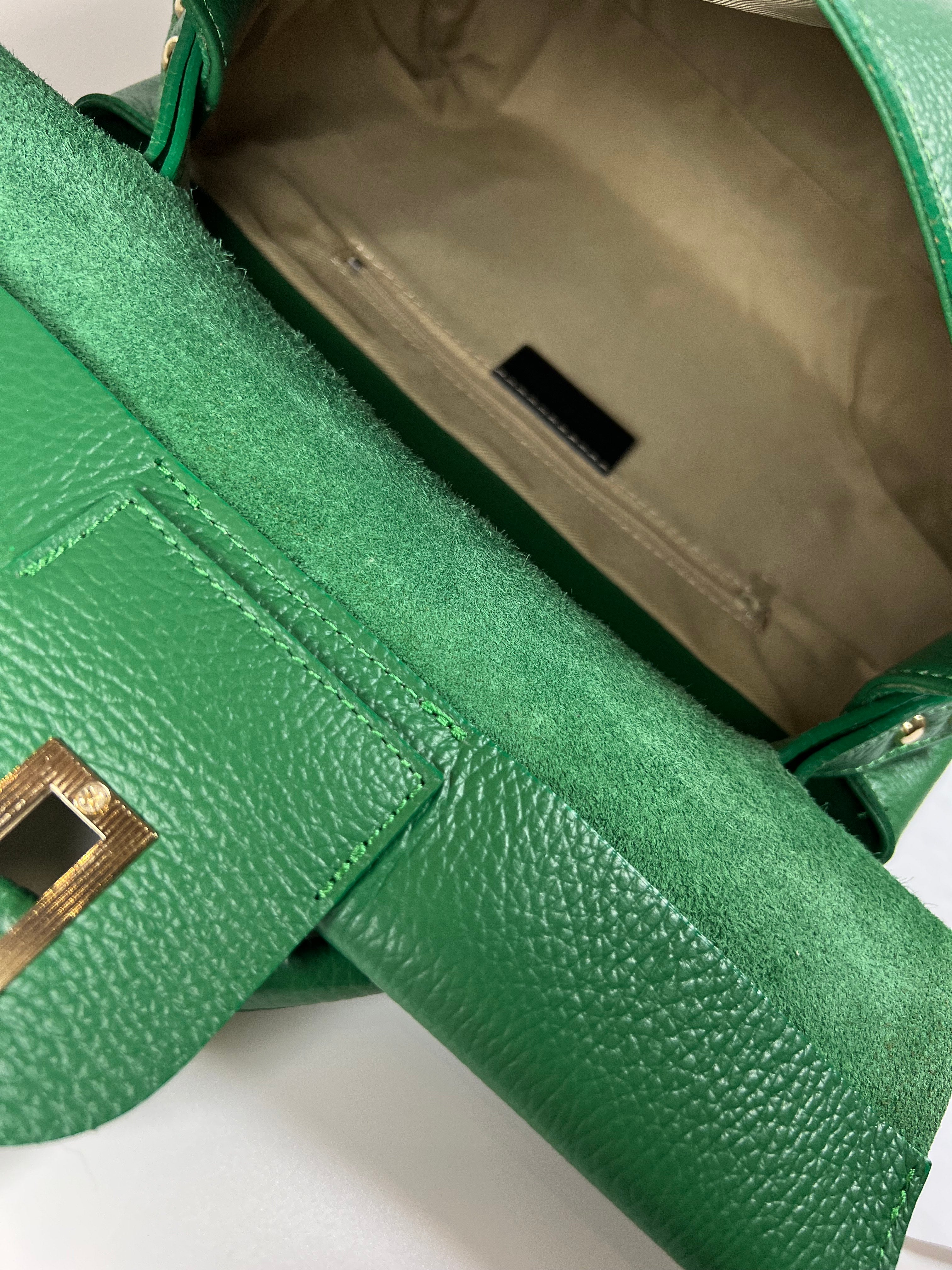 Elegante leren handtas in moderne rechte vorm