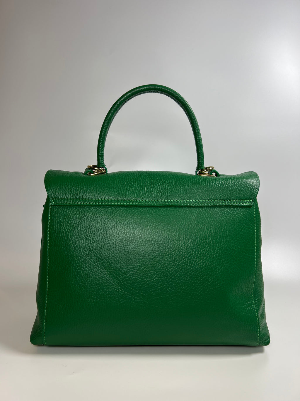 Elegante leren handtas in moderne rechte vorm