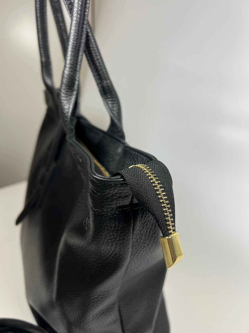 Medium leren shopper met verfijnd design