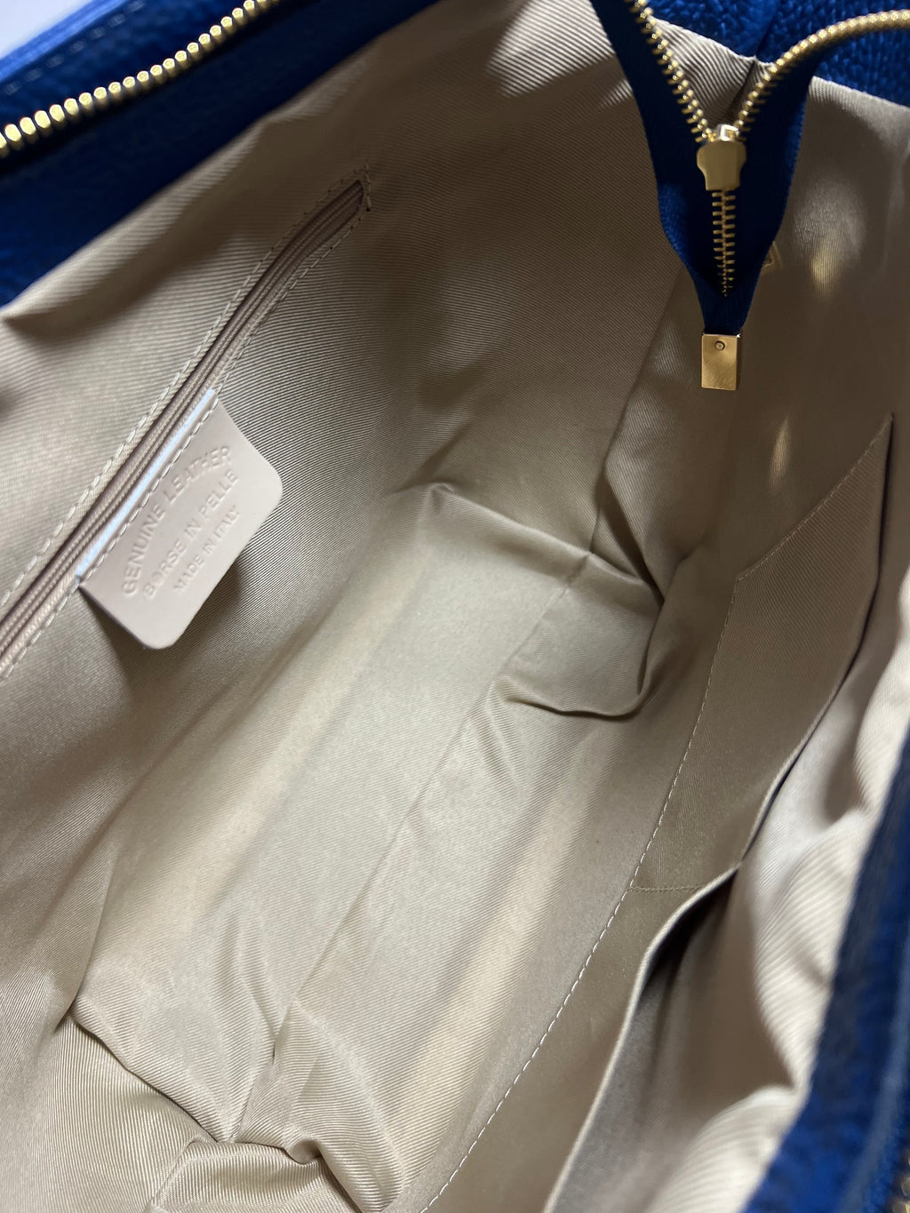 Elegante leren handtas in rijke kleur