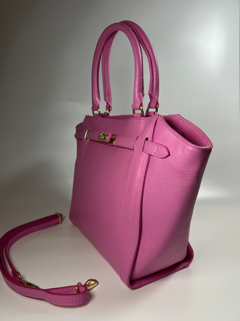 Elegante leren handtas in rijke kleur