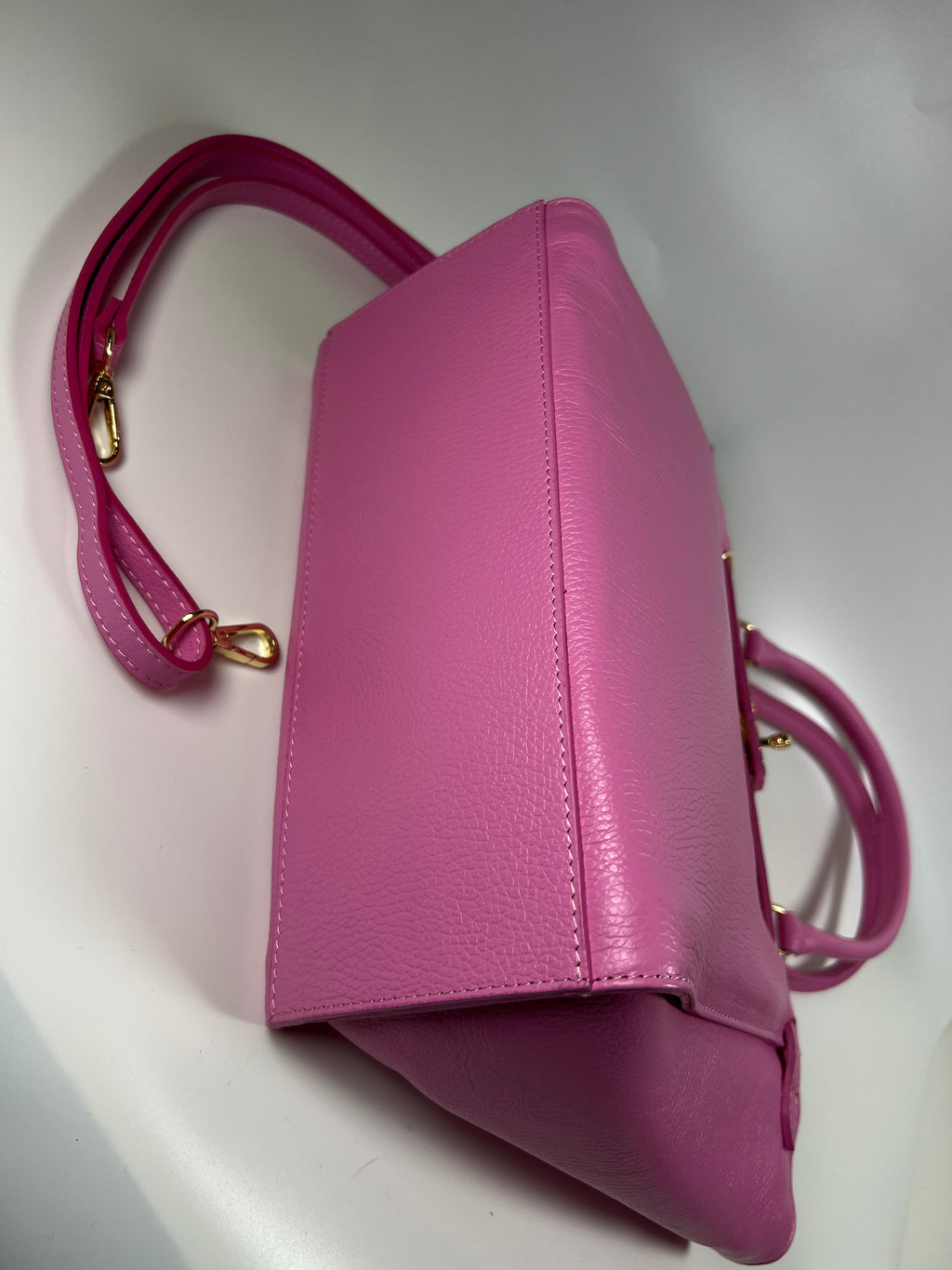 Elegante leren handtas in rijke kleur