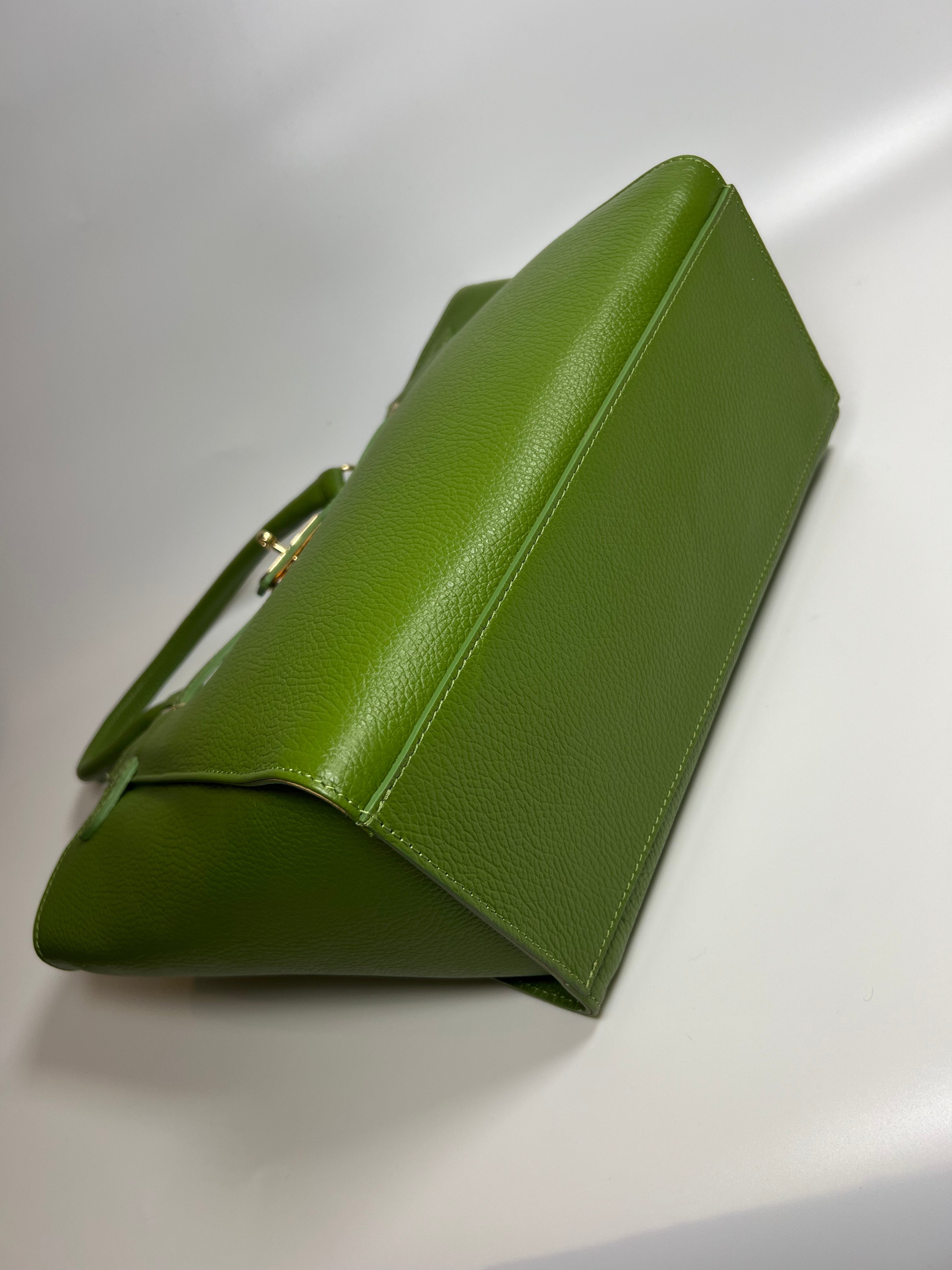 Elegante leren handtas in rijke kleur